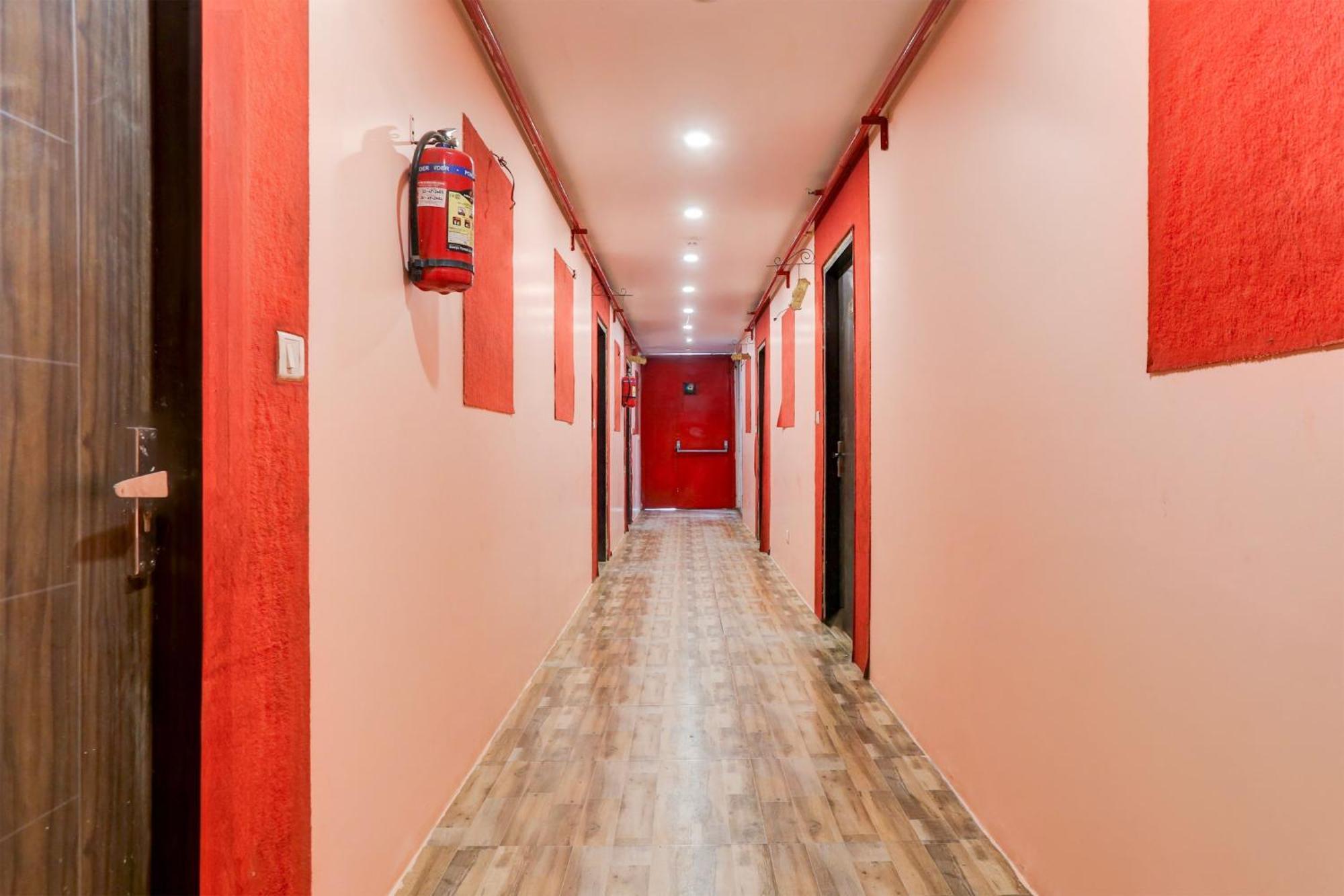 Super Hotel O S J Residency Delhi Kültér fotó